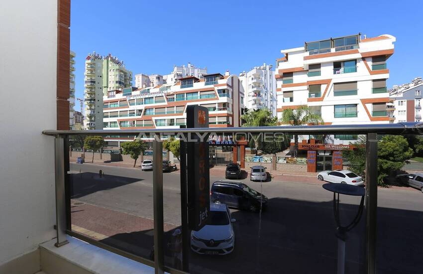 Antalya Konyaaltı'nda Denize Yakın Eşyalı Satılık Daire 17