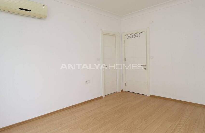 Antalya Konyaaltı'nda Denize Yakın Eşyalı Satılık Daire 13
