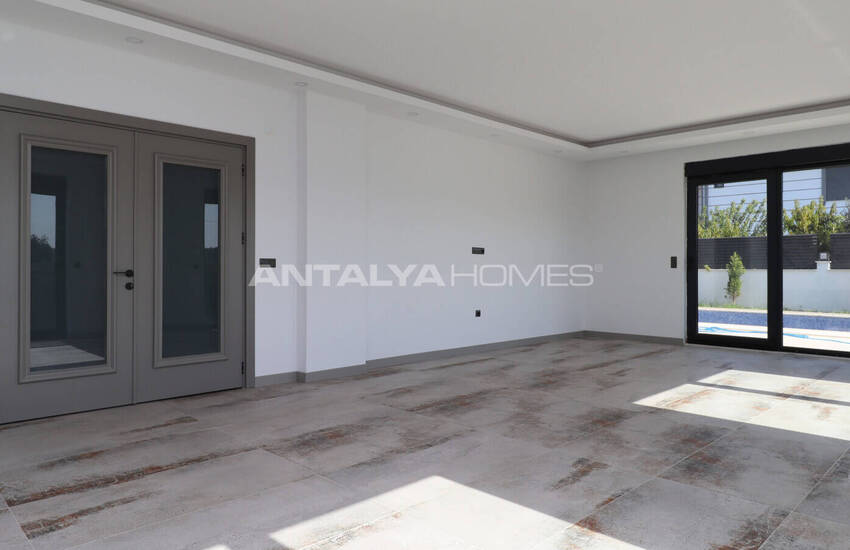 Antalya Merkeze Yakın Satılık Havuzlu Müstakil Ev 9