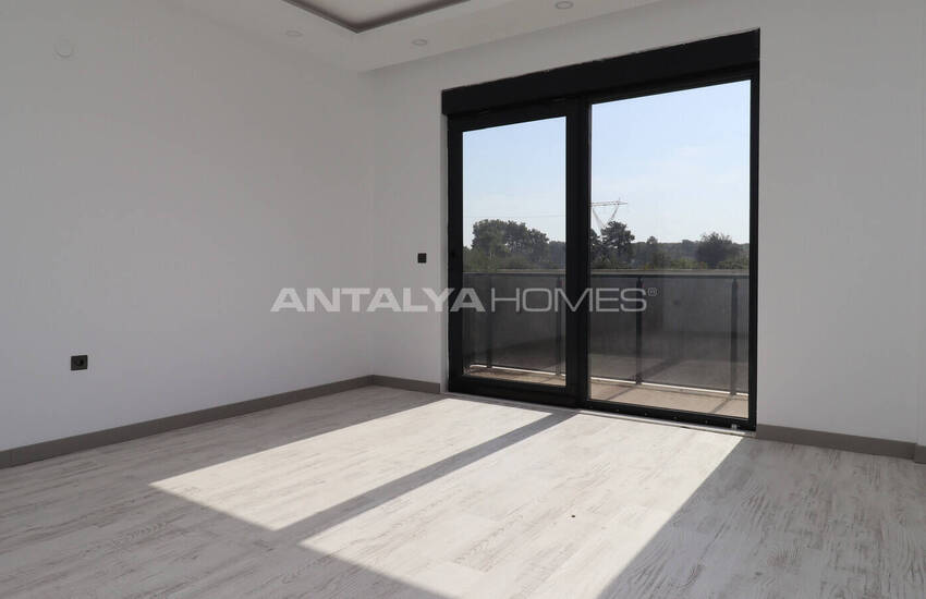 Antalya Merkeze Yakın Satılık Havuzlu Müstakil Ev 19