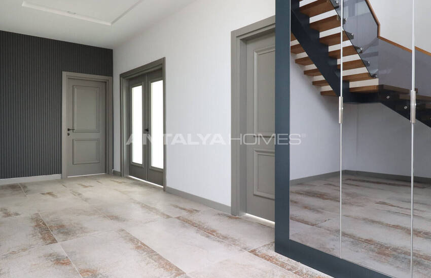 Antalya Merkeze Yakın Satılık Havuzlu Müstakil Ev 28