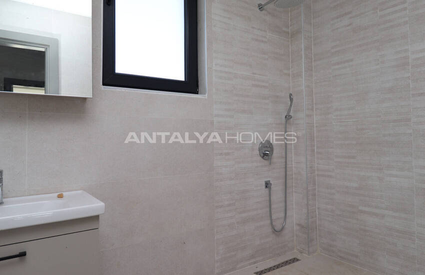 Antalya Merkeze Yakın Satılık Havuzlu Müstakil Ev 26