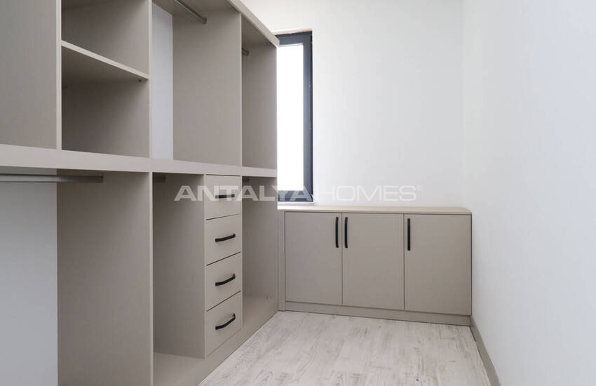 Antalya Merkeze Yakın Satılık Havuzlu Müstakil Ev 23