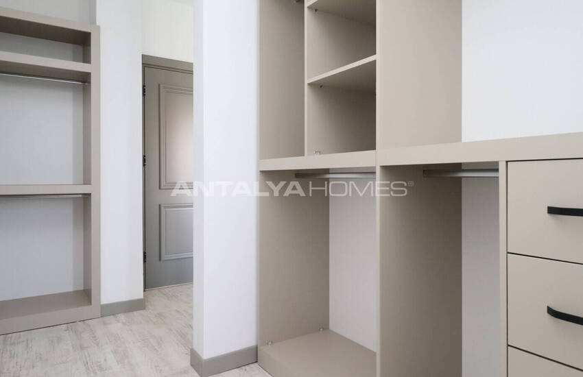 Antalya Merkeze Yakın Satılık Havuzlu Müstakil Ev 22