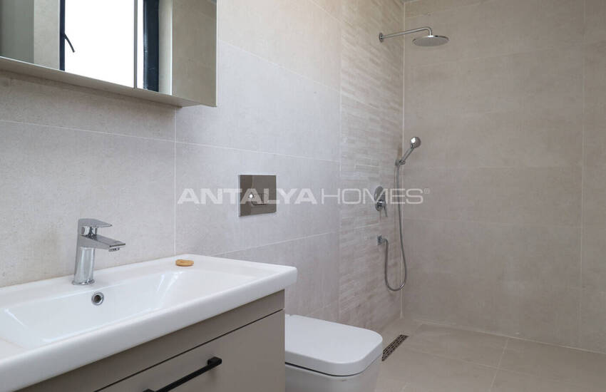 Antalya Merkeze Yakın Satılık Havuzlu Müstakil Ev 27