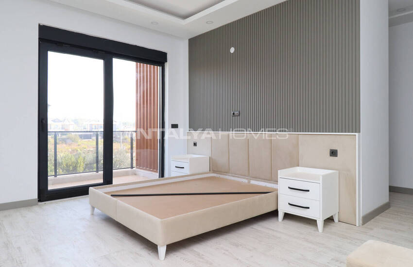 Antalya Merkeze Yakın Satılık Havuzlu Müstakil Ev 15