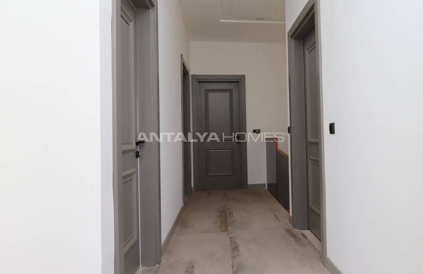 Antalya Merkeze Yakın Satılık Havuzlu Müstakil Ev 24