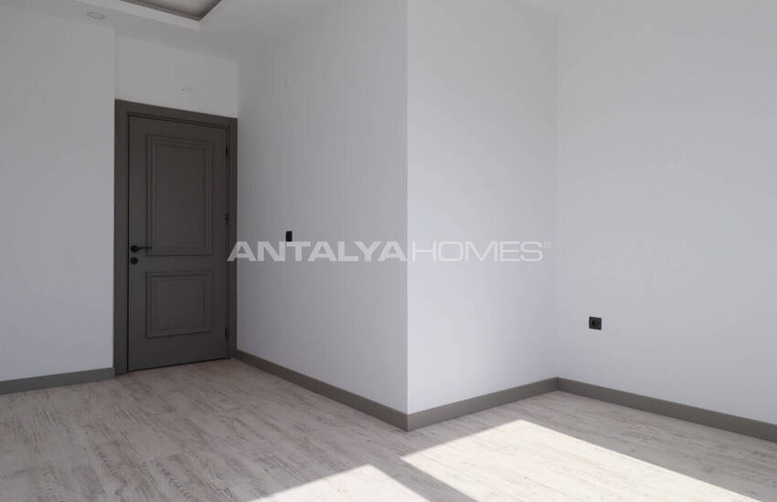 Antalya Merkeze Yakın Satılık Havuzlu Müstakil Ev 21