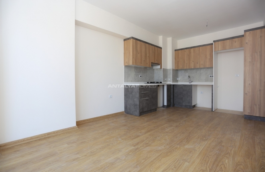 Flat in Complex with Swimming Pool in Antalya Kepez 12