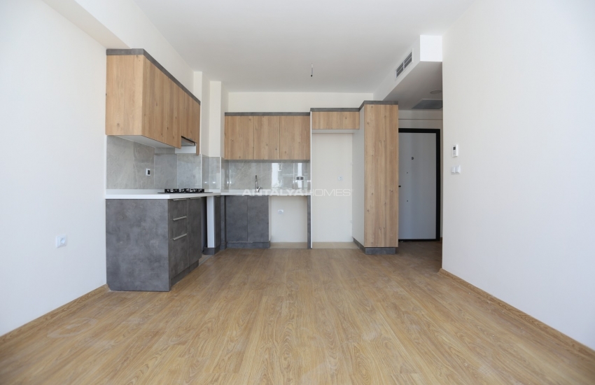 Flat in Complex with Swimming Pool in Antalya Kepez 13