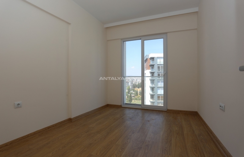 Flat in Complex with Swimming Pool in Antalya Kepez 15