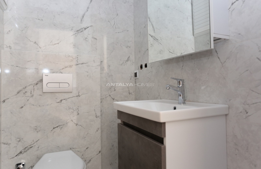 Flat in Complex with Swimming Pool in Antalya Kepez 16