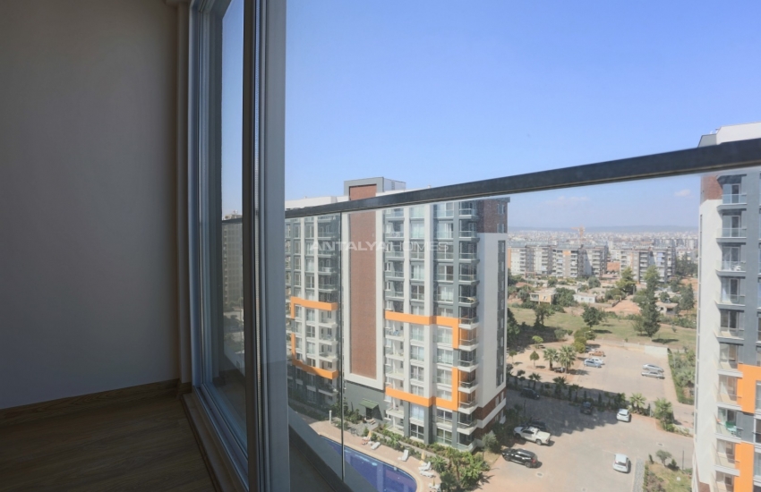 Flat in Complex with Swimming Pool in Antalya Kepez 17