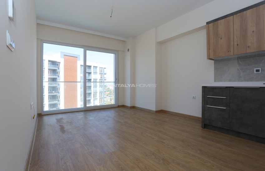 Flat in Complex with Swimming Pool in Antalya Kepez 11