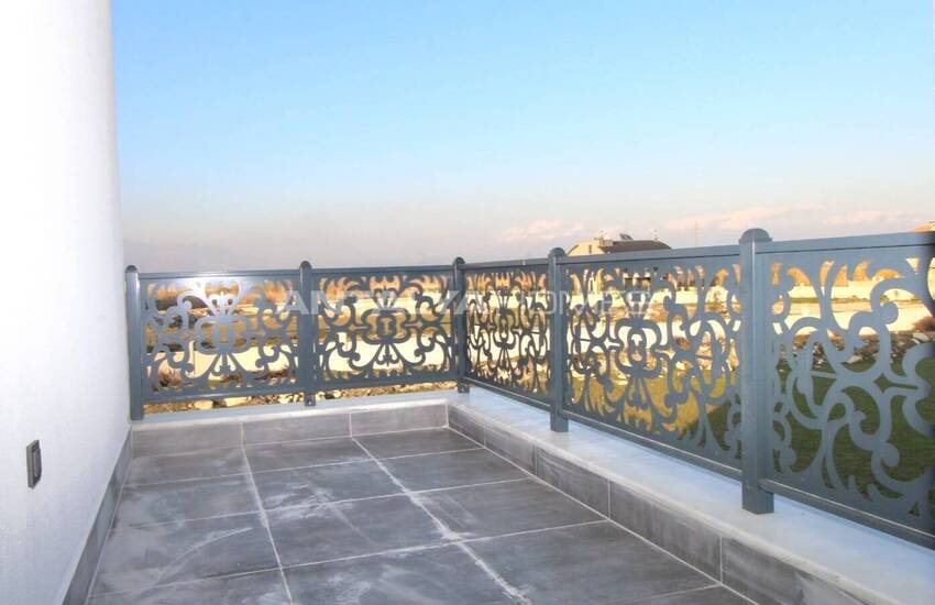 ویلاهایی با استخر و باغ نزدیک به زمین گلف در بلک 22