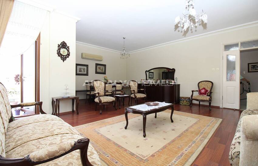 Wide and Spacious Apartment in Complex in Antalya Muratpasa 20