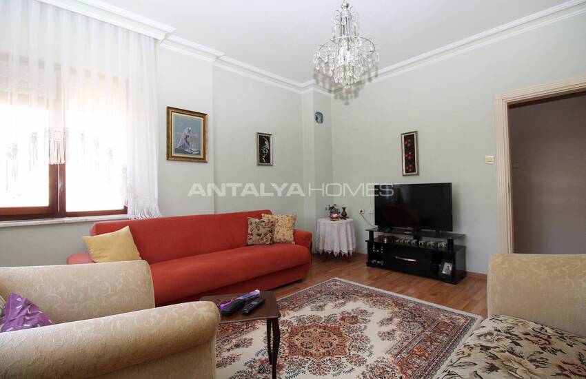 Wide and Spacious Apartment in Complex in Antalya Muratpasa 31