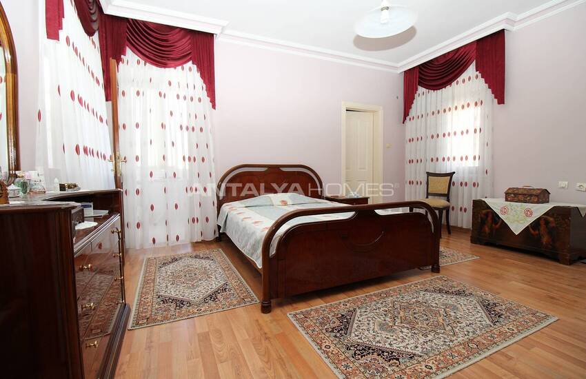 Wide and Spacious Apartment in Complex in Antalya Muratpasa 33