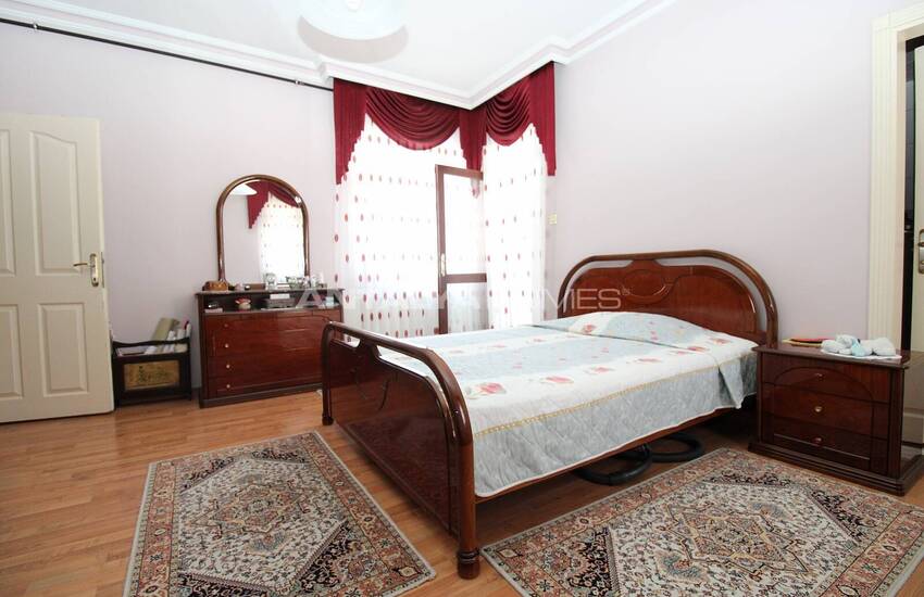 Wide and Spacious Apartment in Complex in Antalya Muratpasa 34