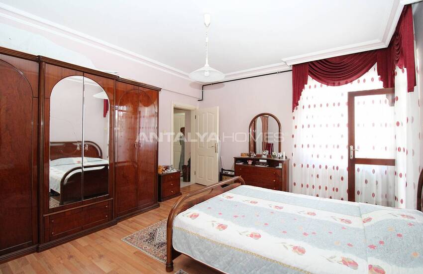 Wide and Spacious Apartment in Complex in Antalya Muratpasa 35