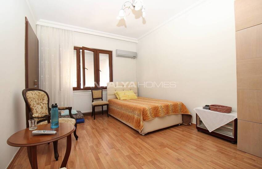 Wide and Spacious Apartment in Complex in Antalya Muratpasa 37