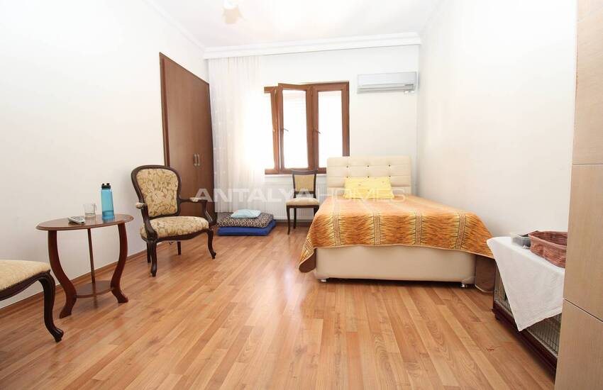 Wide and Spacious Apartment in Complex in Antalya Muratpasa 38