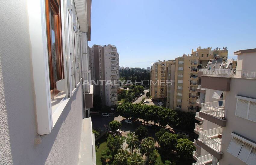 Wide and Spacious Apartment in Complex in Antalya Muratpasa 47