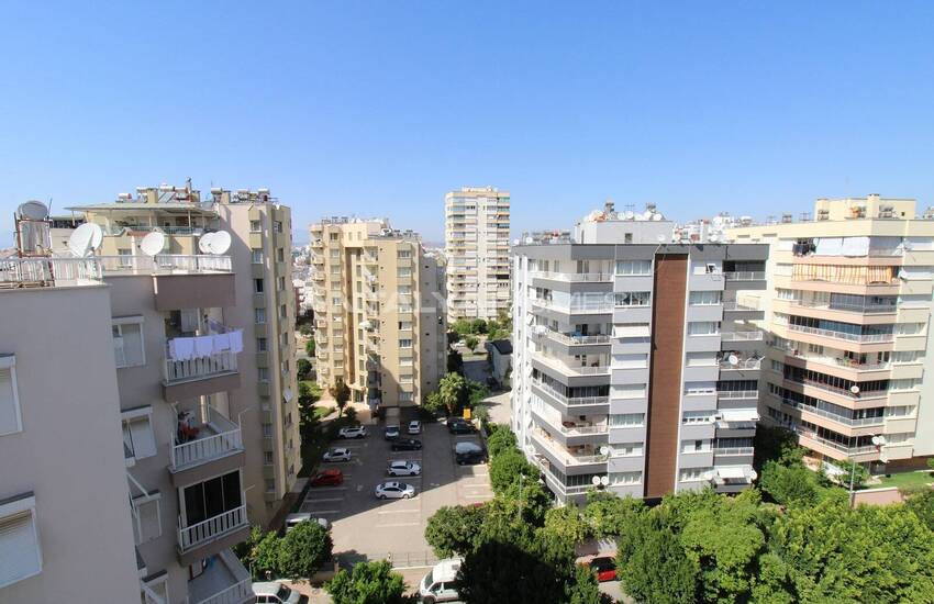 Wide and Spacious Apartment in Complex in Antalya Muratpasa 48
