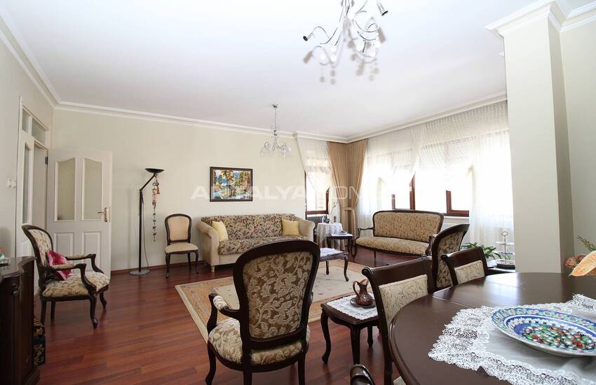 Wide and Spacious Apartment in Complex in Antalya Muratpasa 22
