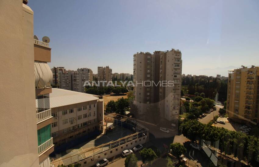 Wide and Spacious Apartment in Complex in Antalya Muratpasa 49