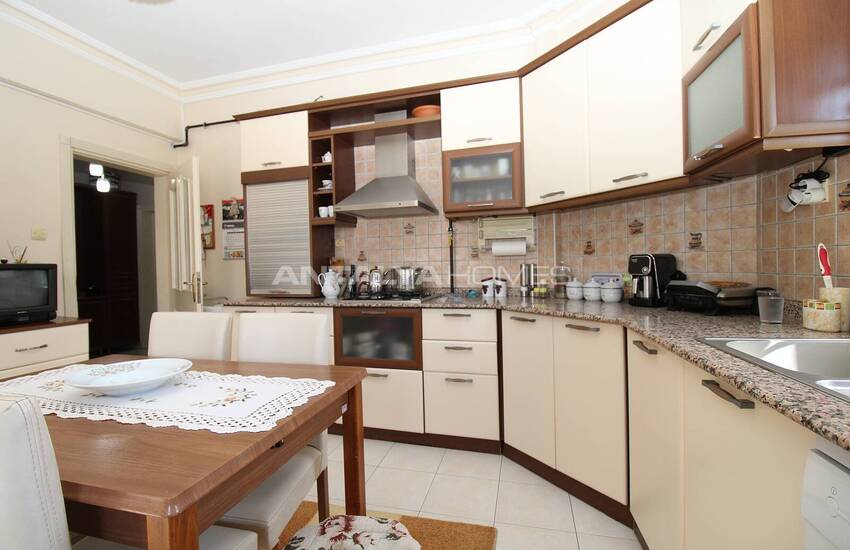 Wide and Spacious Apartment in Complex in Antalya Muratpasa 25