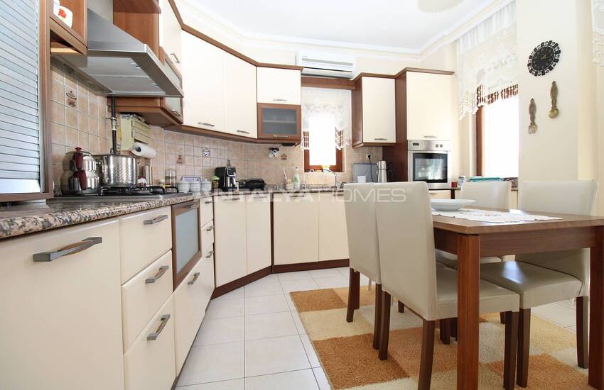 Wide and Spacious Apartment in Complex in Antalya Muratpasa 26