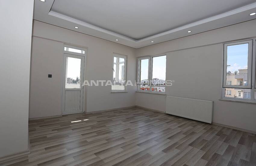 Spacious Renovated Flat in Complex in Antalya Muratpasa 11