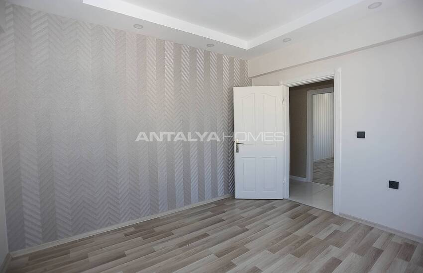 Spacious Renovated Flat in Complex in Antalya Muratpasa 20