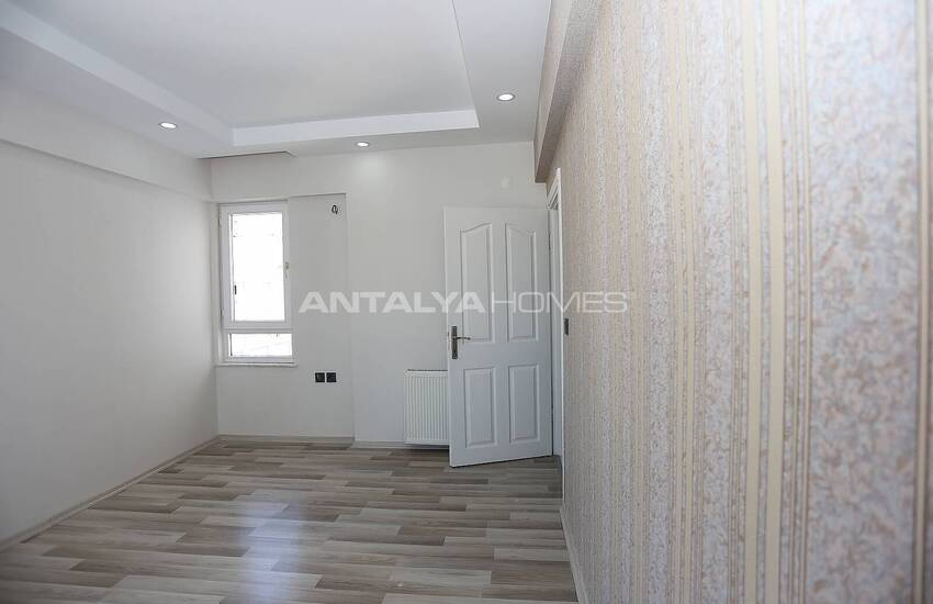 Spacious Renovated Flat in Complex in Antalya Muratpasa 24