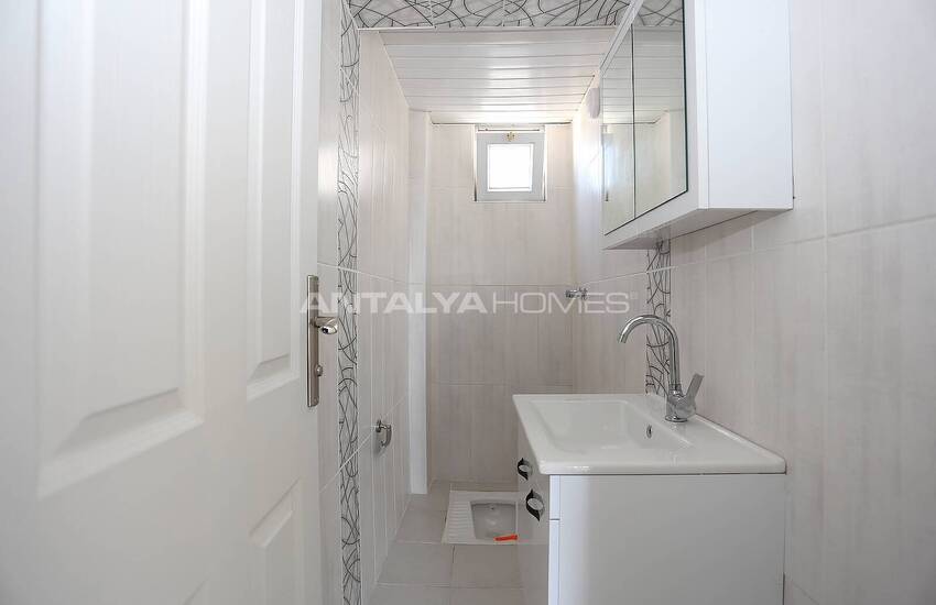 Spacious Renovated Flat in Complex in Antalya Muratpasa 26