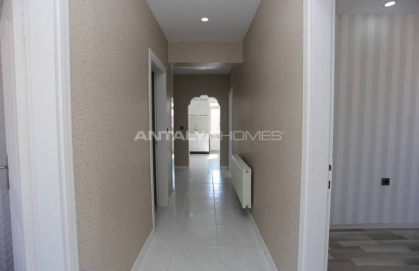 Spacious Renovated Flat in Complex in Antalya Muratpasa 27