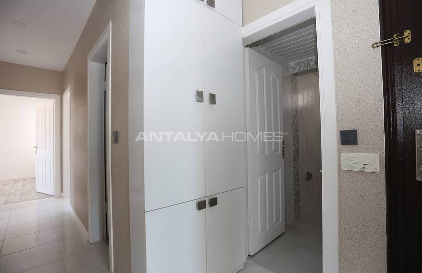 Spacious Renovated Flat in Complex in Antalya Muratpasa 28