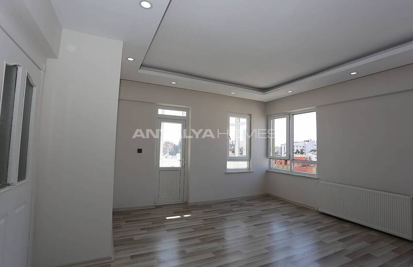 Spacious Renovated Flat in Complex in Antalya Muratpasa 12