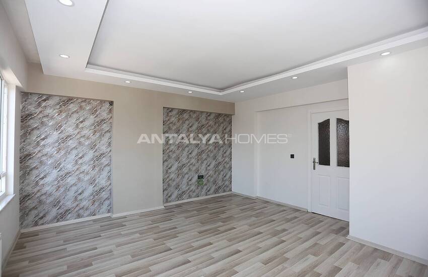 Spacious Renovated Flat in Complex in Antalya Muratpasa 13