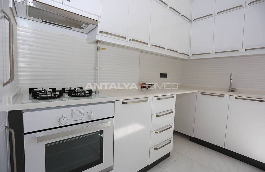Spacious Renovated Flat in Complex in Antalya Muratpasa 14