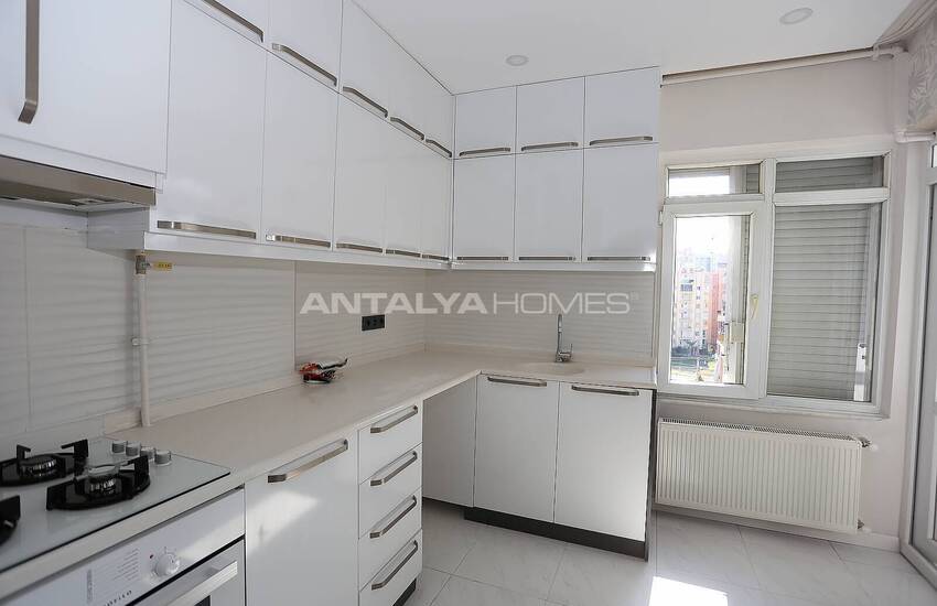 Spacious Renovated Flat in Complex in Antalya Muratpasa 15