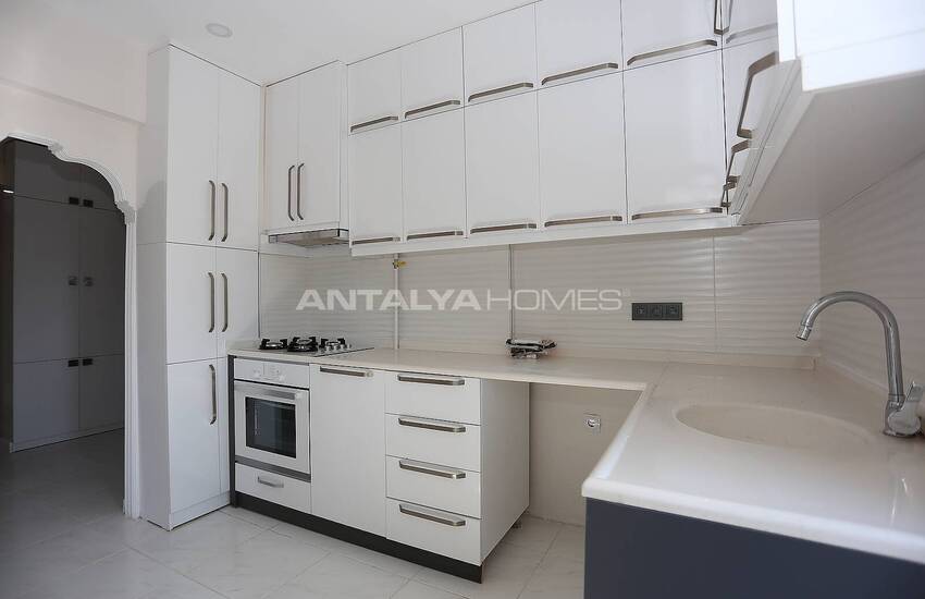 Spacious Renovated Flat in Complex in Antalya Muratpasa 16