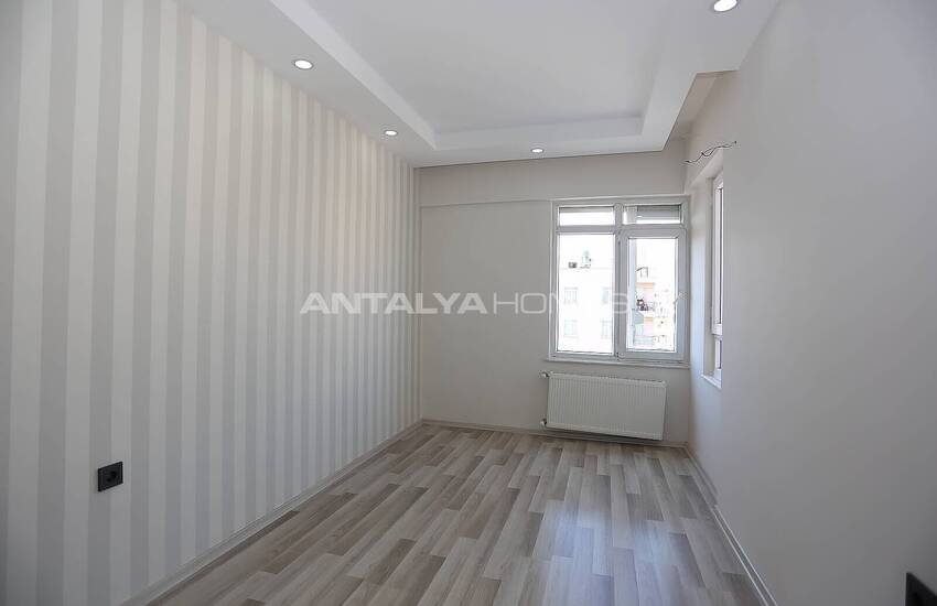 Spacious Renovated Flat in Complex in Antalya Muratpasa 17