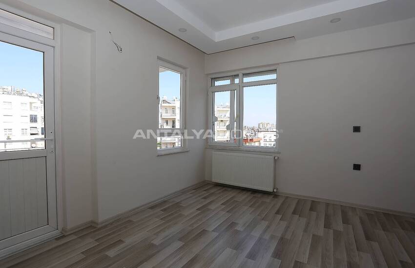 Spacious Renovated Flat in Complex in Antalya Muratpasa 19