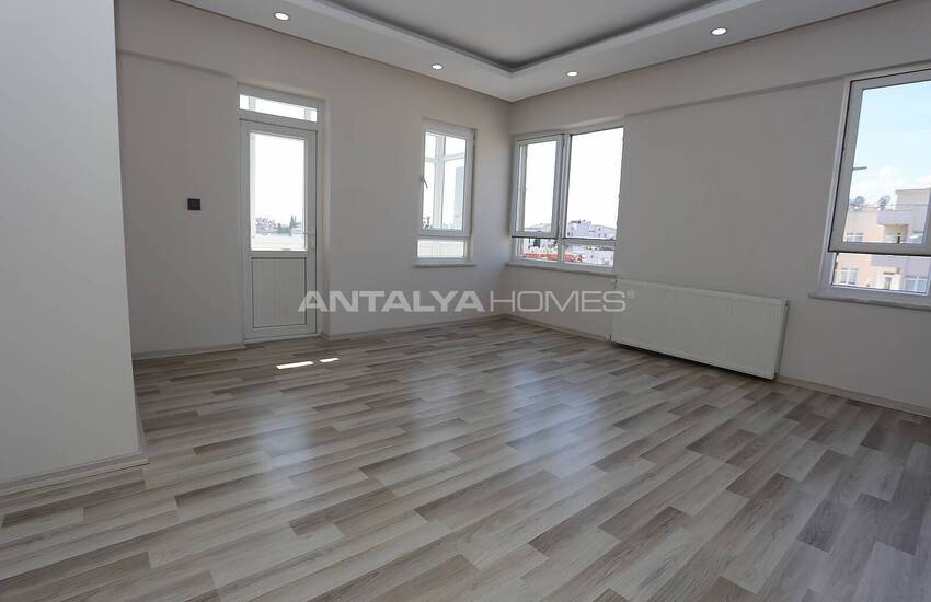 Spacious Renovated Flat in Complex in Antalya Muratpasa 10