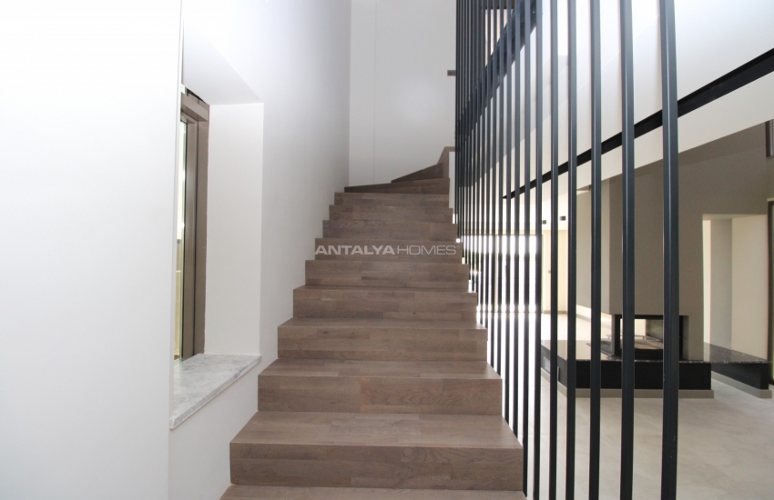 Antalya Kemerağzı'nda Deniz Manzaralı Müstakil Villa 19
