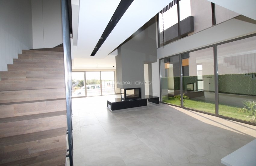 Antalya Kemerağzı'nda Deniz Manzaralı Müstakil Villa 10