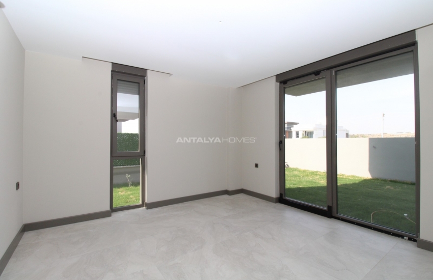 Antalya Kemerağzı'nda Deniz Manzaralı Müstakil Villa 16
