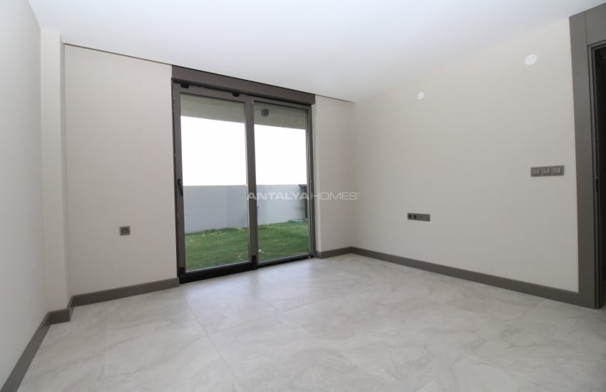 Antalya Kemerağzı'nda Deniz Manzaralı Müstakil Villa 17